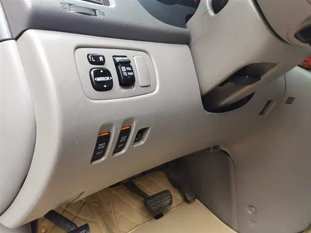 Toyota Sienna фото 19