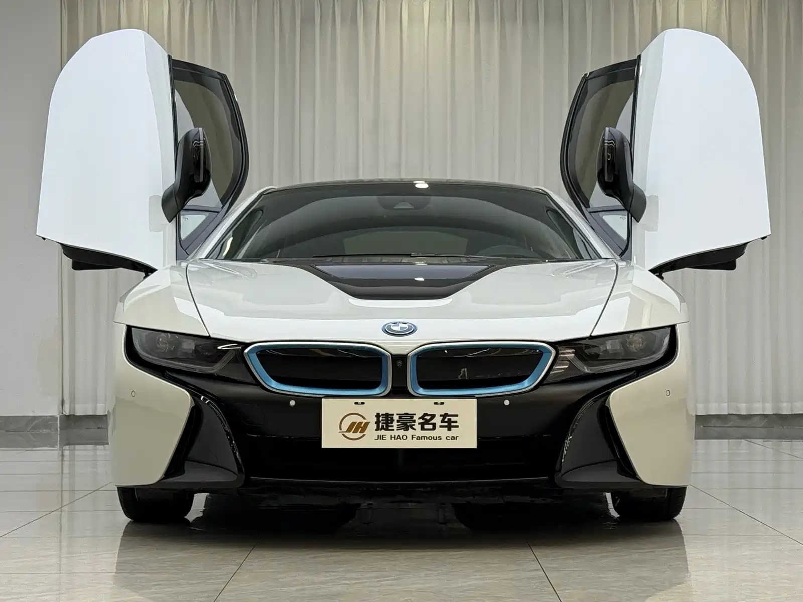 Фото 4 - BMW i8