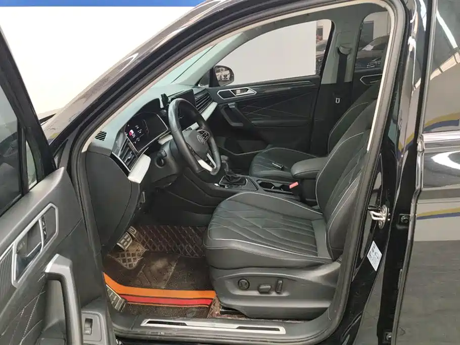Volkswagen Tiguan L 2023 Facelift 330TSI Auto FWD R-Line Premium фото 9