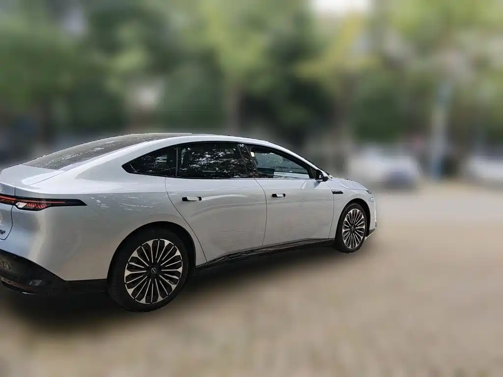 Photo 4 - Nissan N7