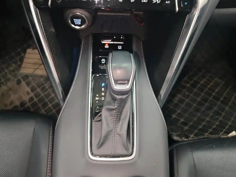 Toyota Venza 2023 2.0L CVT FWD Premium фото 16