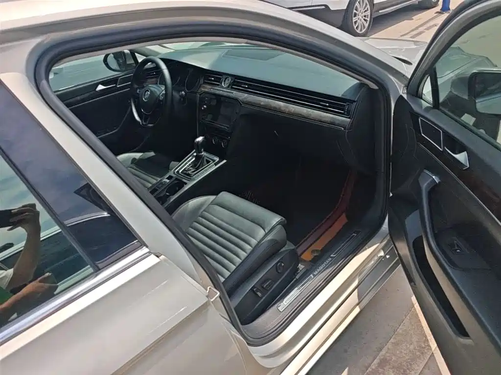 Volkswagen Magotan 2019 330TSI DSG Luxury Class China VI фото 25