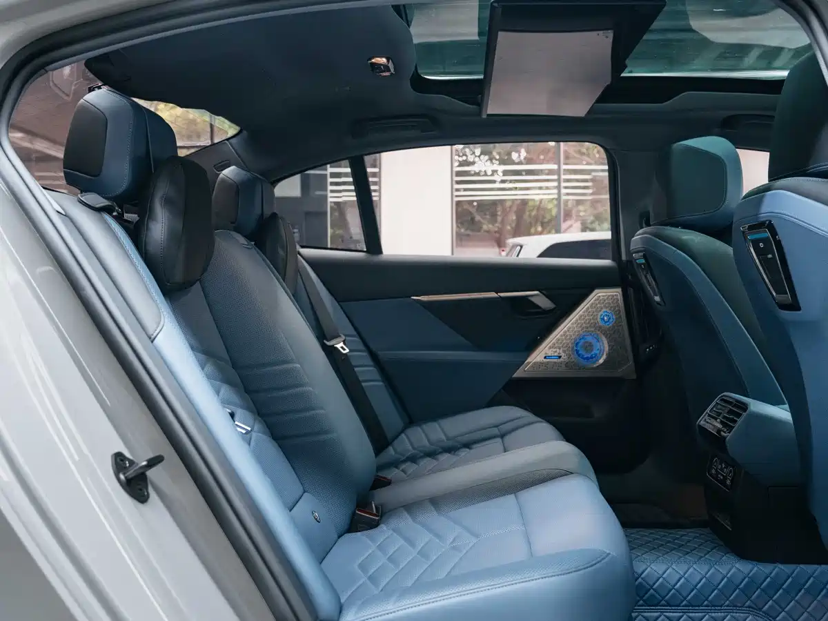 BMW i5 2024 eDrive 35L Premium Model M Sport Package фото 12