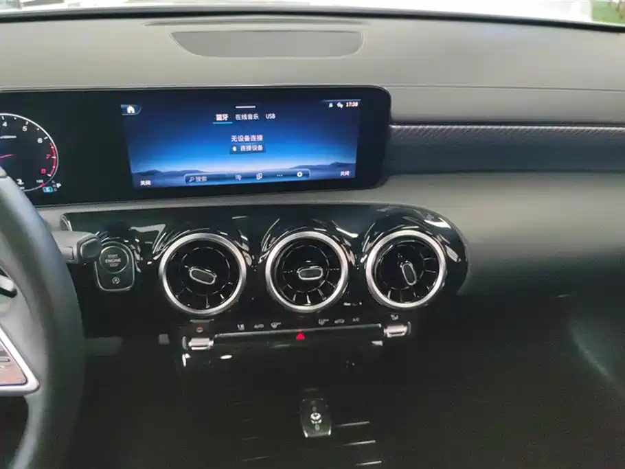 Mercedes-Benz A-Class 2023 A 200 L Dynamic фото 13