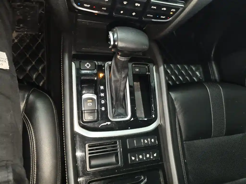 GAC Trumpchi Trumpchi GS7 2017 320T 2WD Luxury Smart Connect фото 14