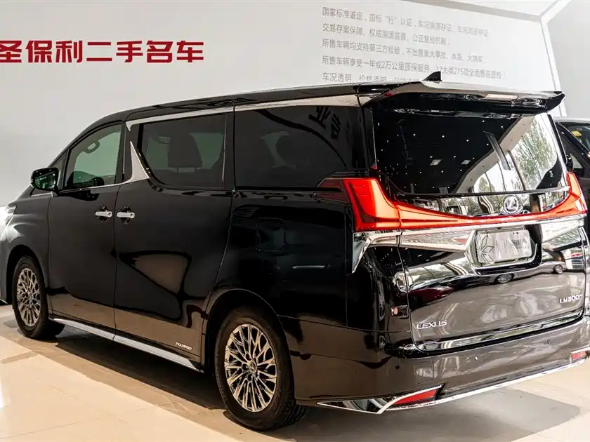 Lexus LM 2020 300h Seven-Seater Elegance Edition фото 3