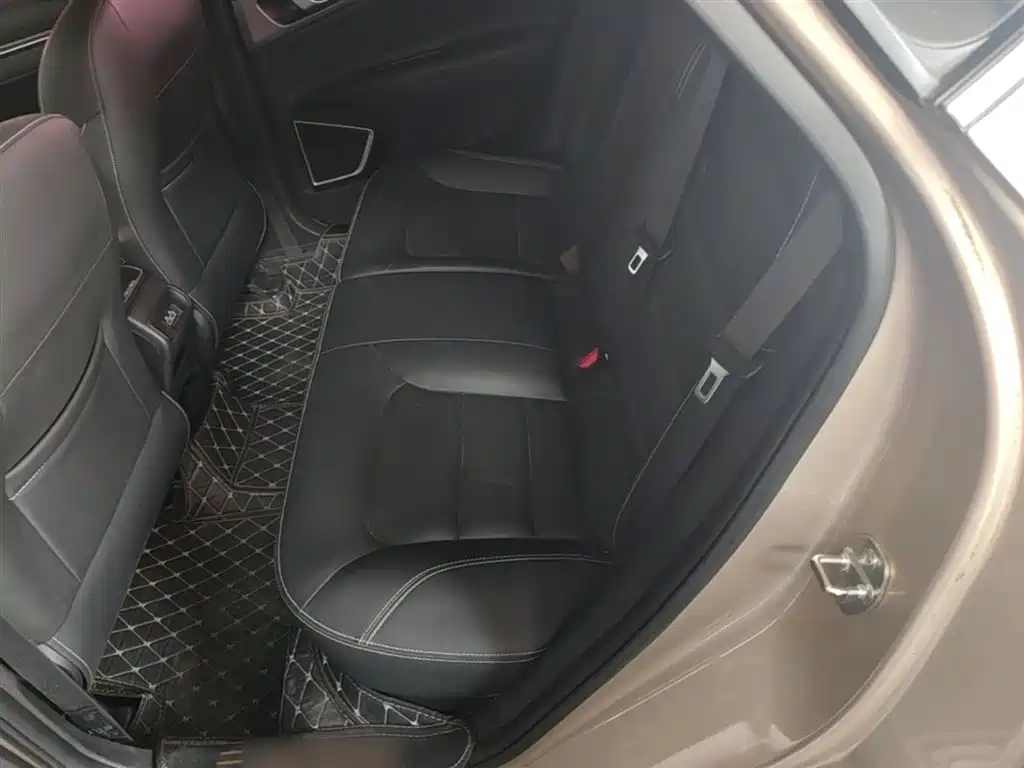 Photo 17 - Geely Emgrand GS