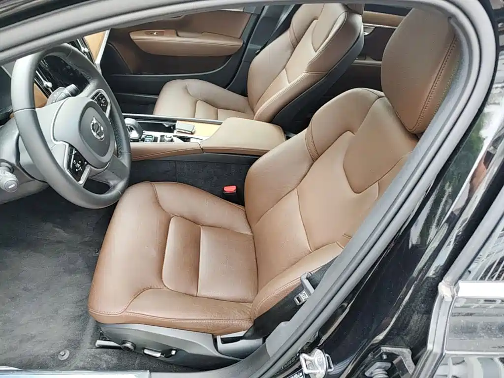 Фото 20 - Volvo S90