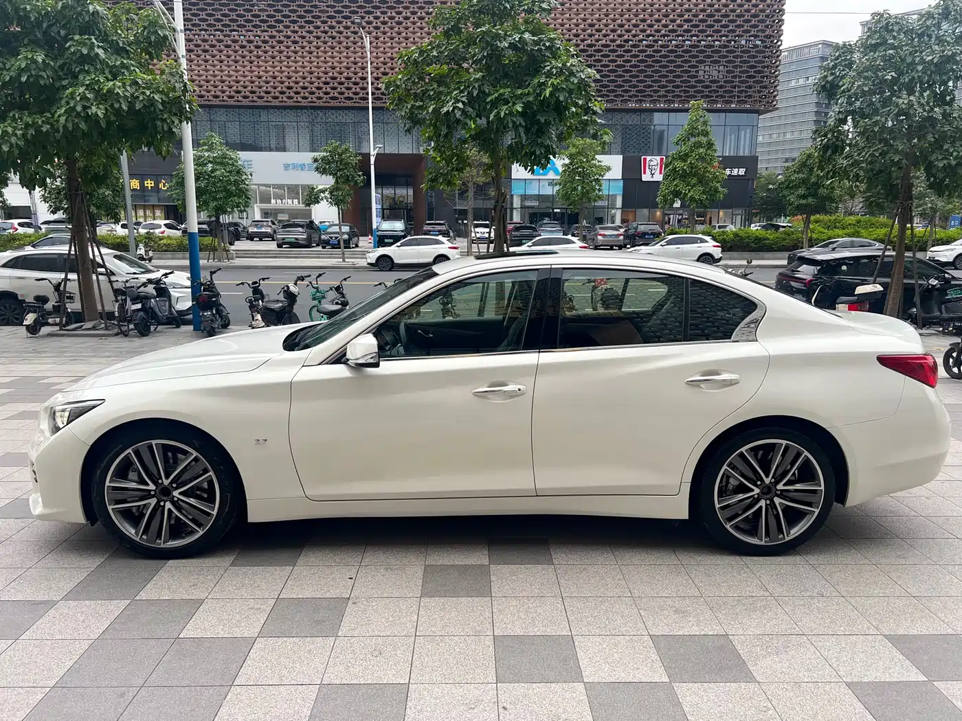 Infiniti Q50 2014 3.7L Luxury Sport фото 13