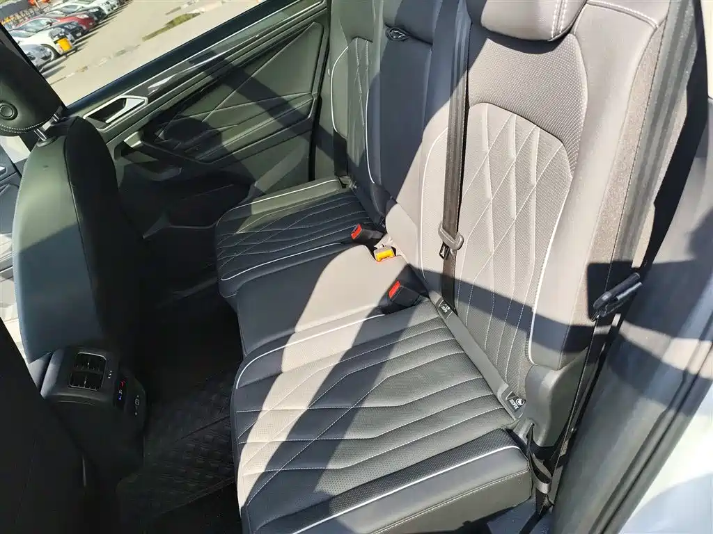 Volkswagen Tiguan L 2023 300TSI Automatic 2WD Smart Enjoyment Edition фото 17
