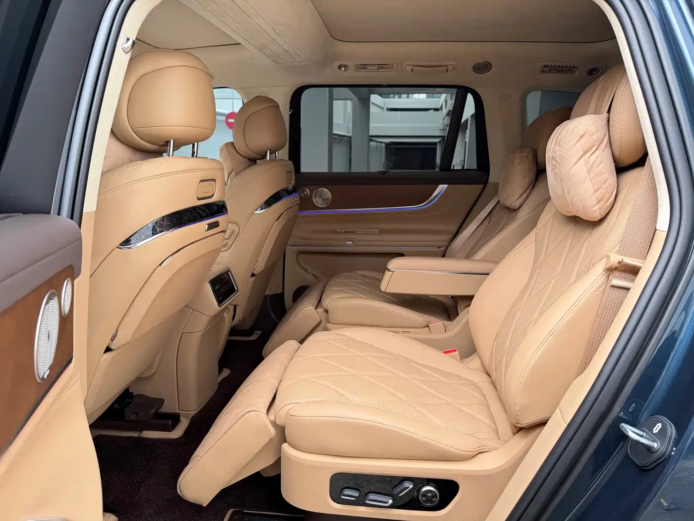 AITO Wenjie AITO M9 2025 Extended Range Ultra 52kWh 6-Seater фото 5