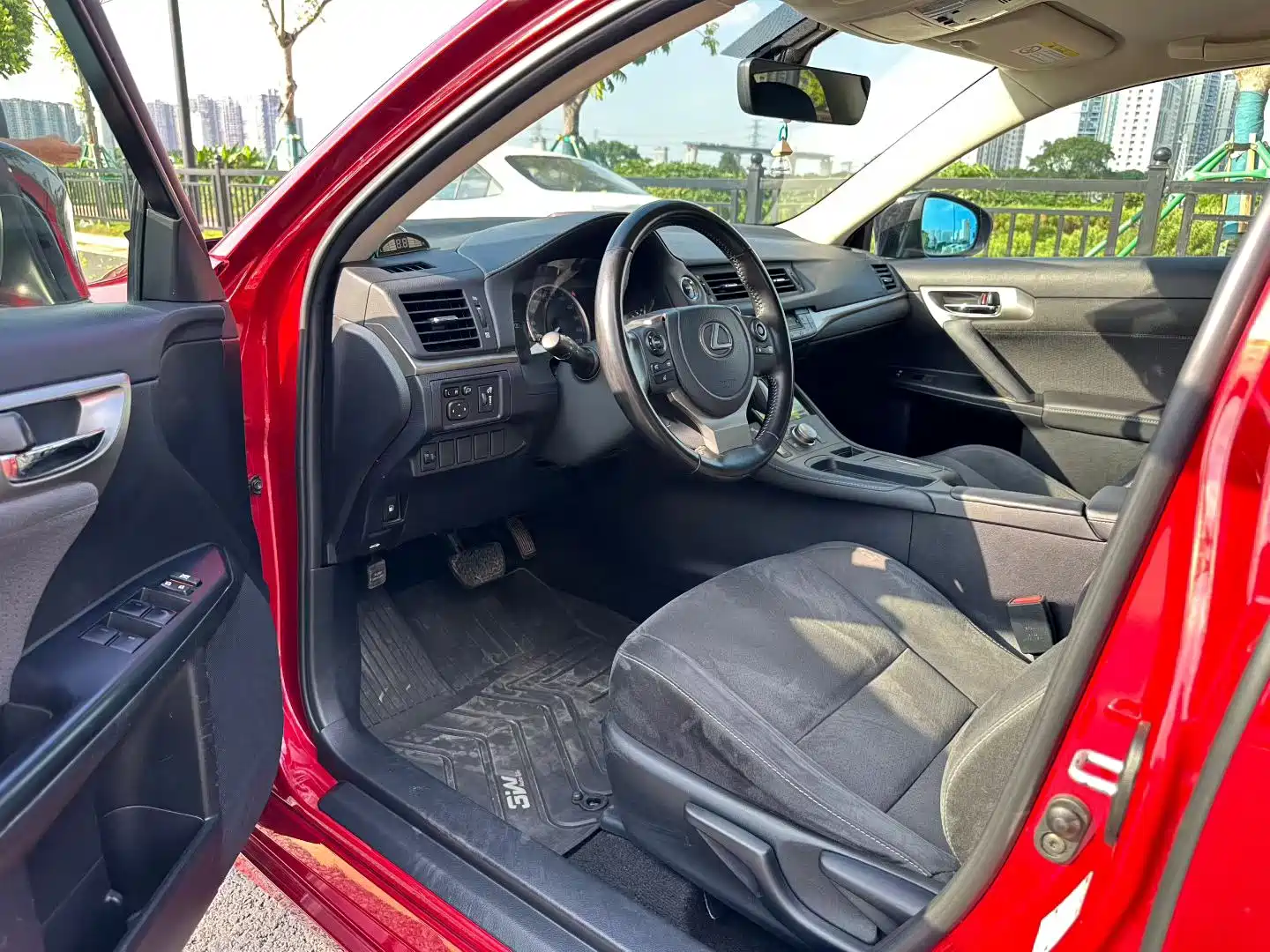 Photo 7 - Lexus CT