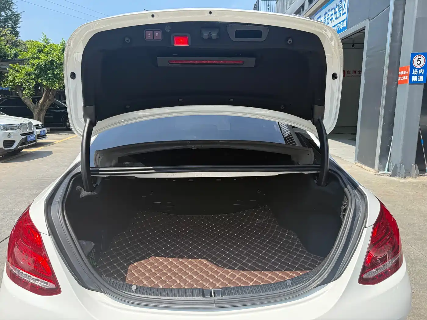 Фото 9 - Mercedes-Benz C-Class