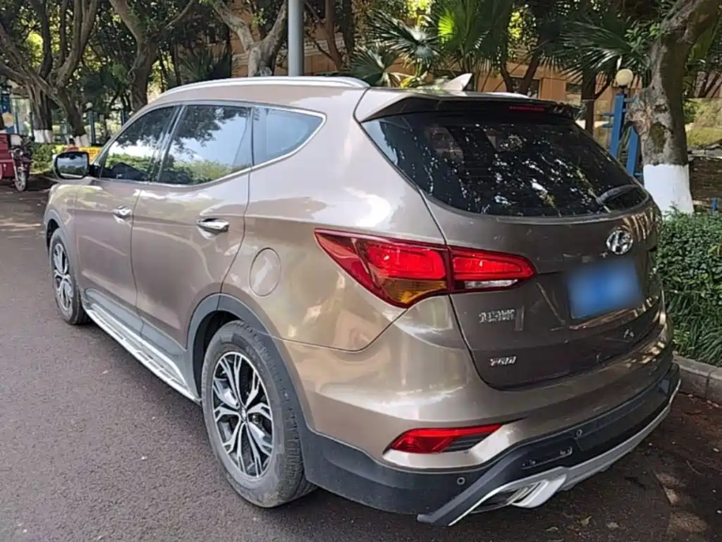 Фото 5 - Hyundai Santa Fe