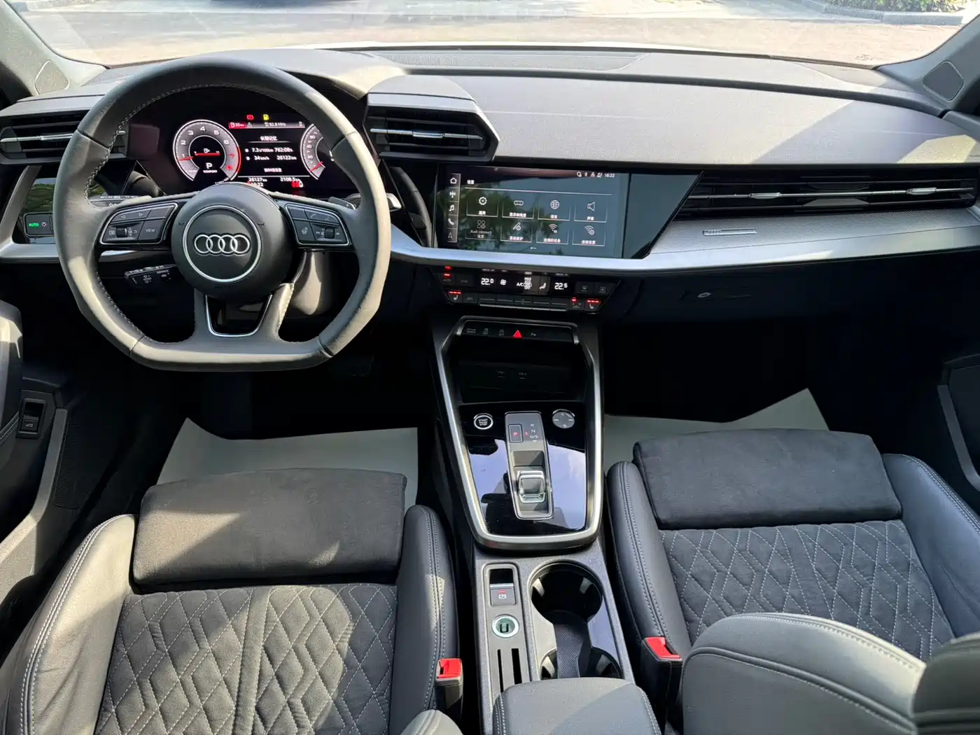 Audi A3 2023 Facelift Sportback 35 TFSI Luxury Sport фото 16