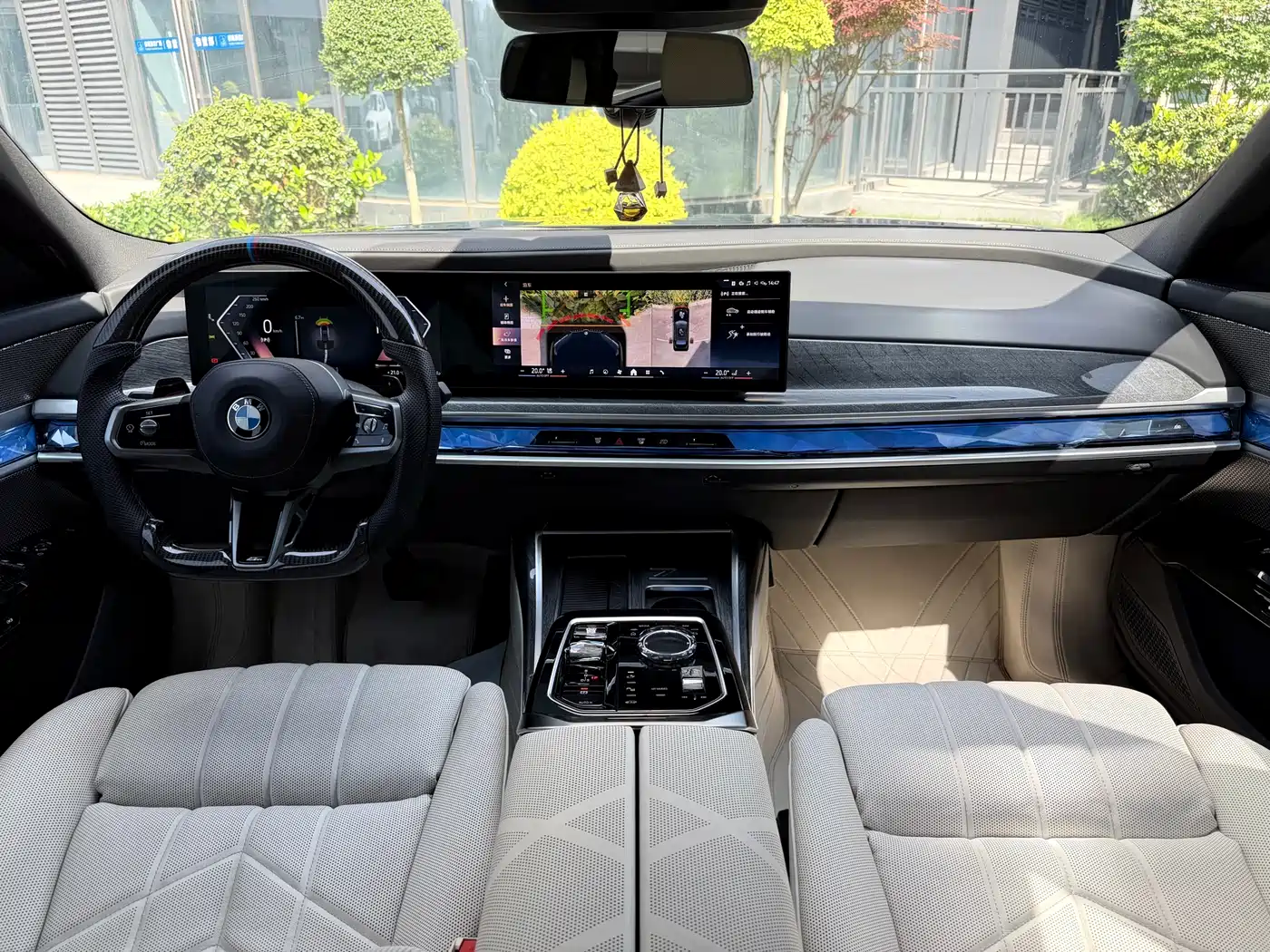 BMW 7 Series 2023 740Li Exclusive M Sport Package фото 10