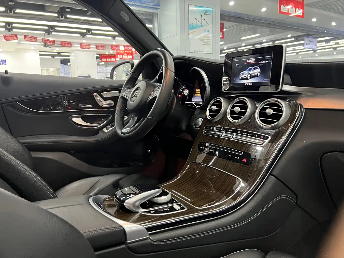 Mercedes-Benz GLC 2017 GLC 260 4MATIC Luxury фото 9