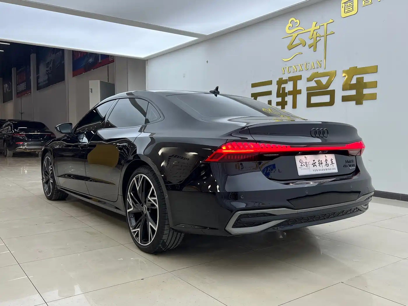 Audi A7L 2024 45 TFSI quattro S-line Black Warrior Edition фото 22