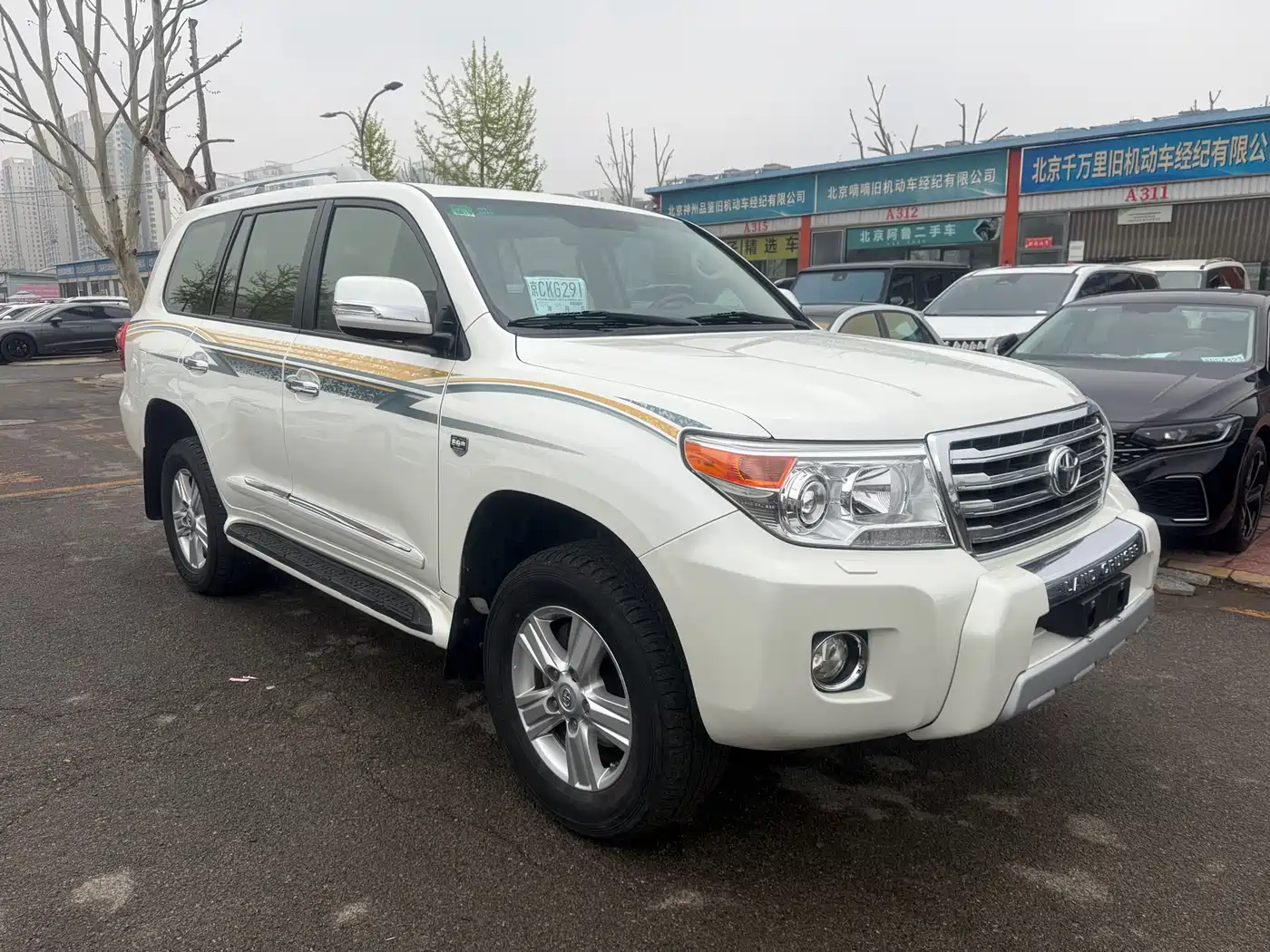 Toyota Land Cruiser (Import) 2015 4.6L V8 Middle East Limited Edition фото 3
