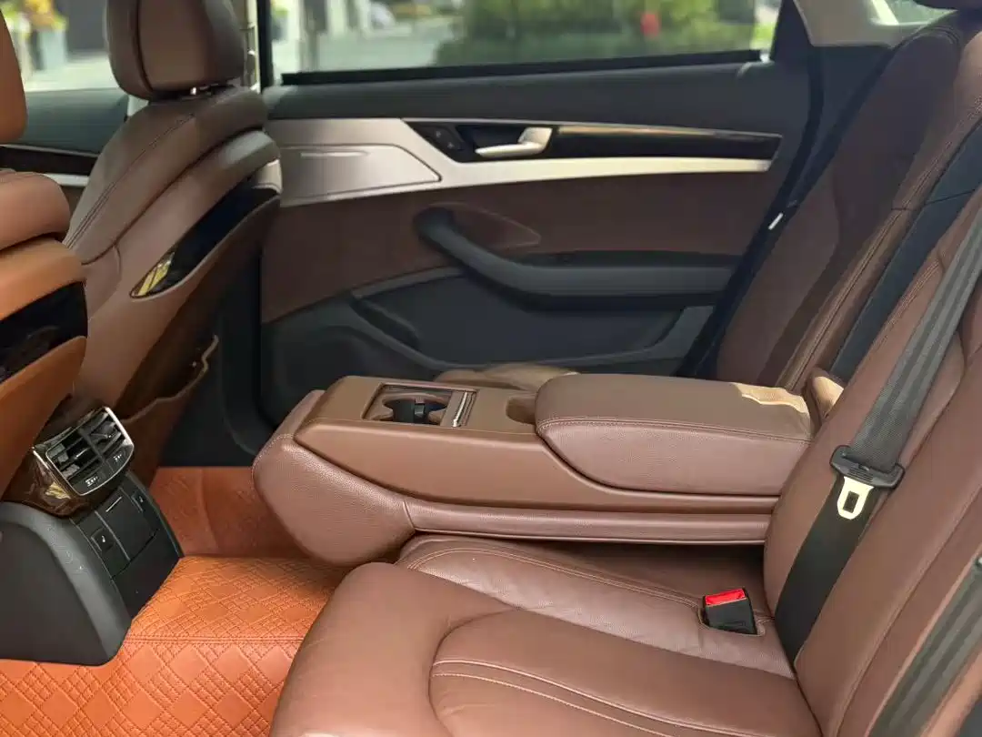 Audi A8 2013 A8L 45 TFSI quattro Comfort фото 6
