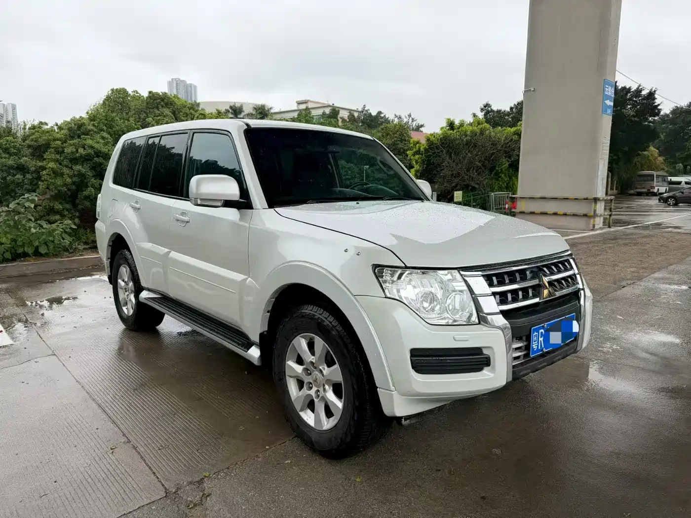 Mitsubishi Pajero (Import) 2016 3.0L Automatic Luxury (China IV) фото 3