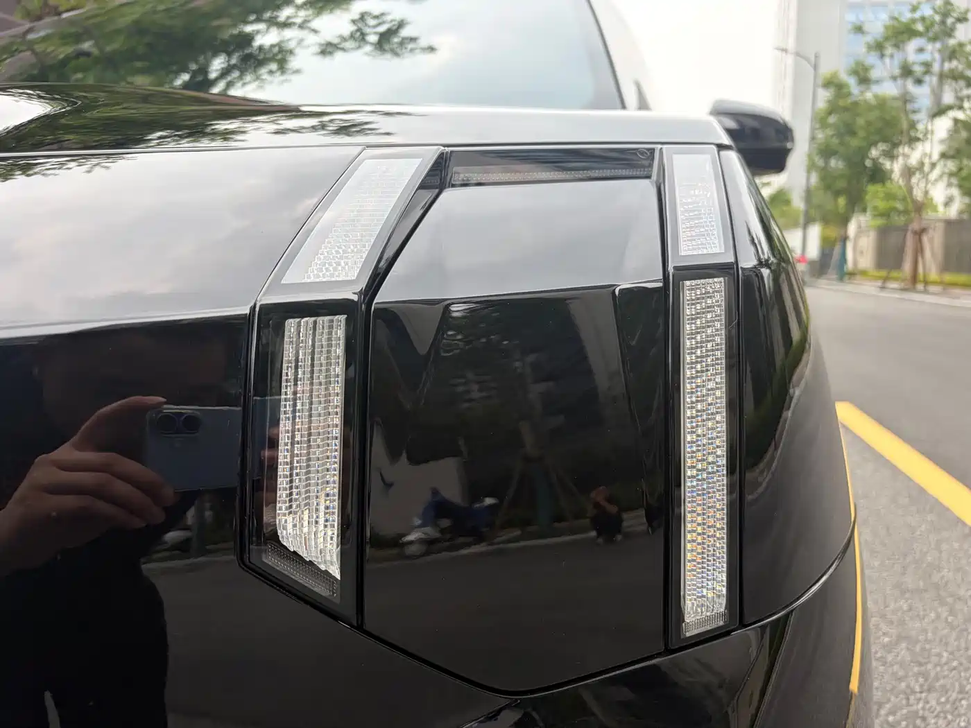 ZEEKR 009 2025 2024 6-seat Executive AWD 108kWh