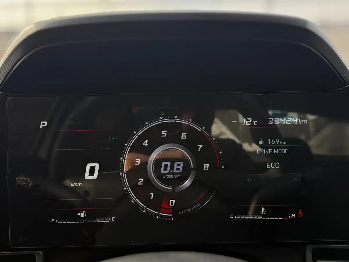 Hyundai Elantra 2022 1.5L CVT LUX Premium Edition фото 25