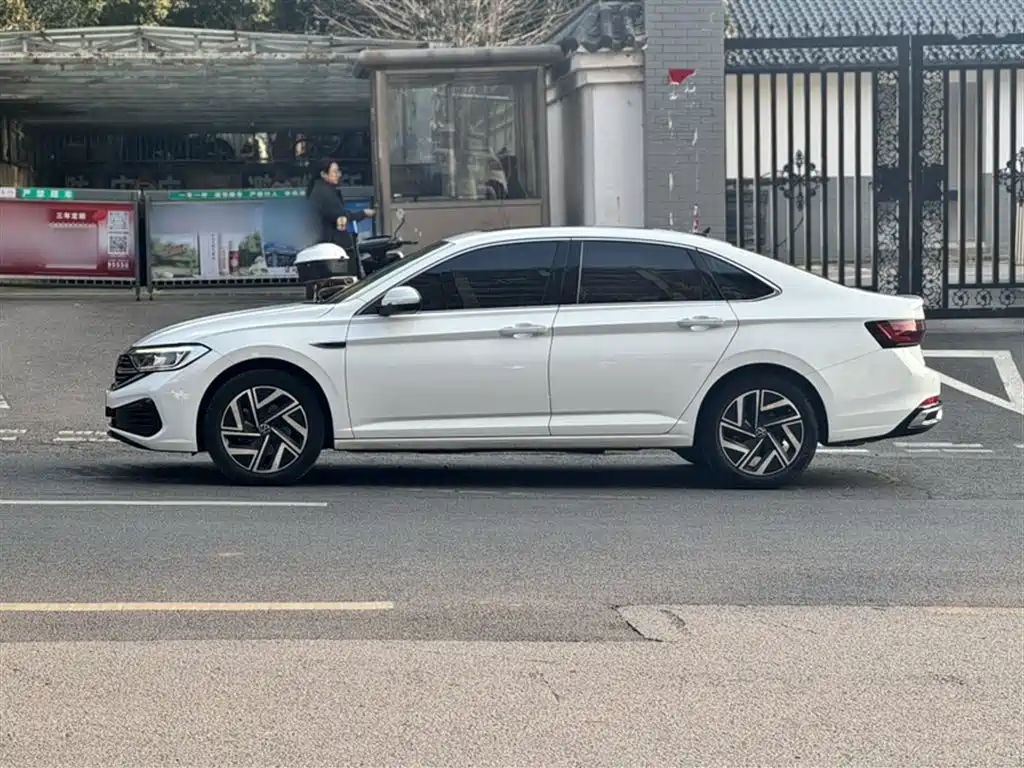 Volkswagen Sagitar 2023 300TSI DSG Surpassing Edition фото 15