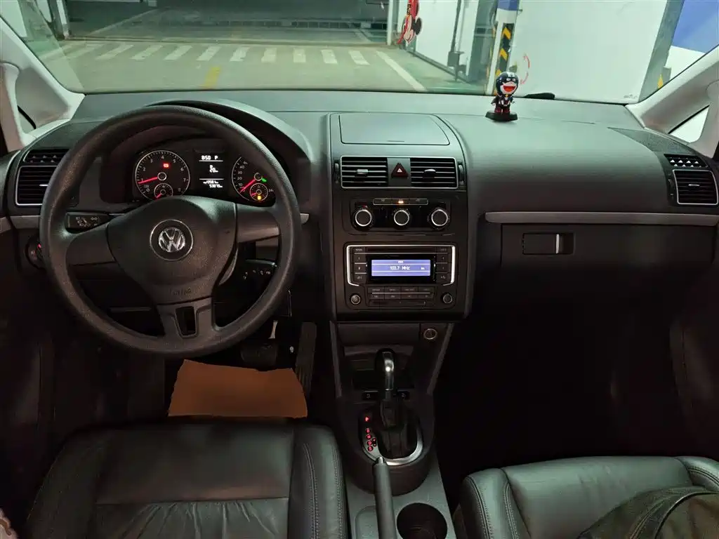 Volkswagen Touran 2015 1.4T DSG Comfort Edition 5-seater фото 6