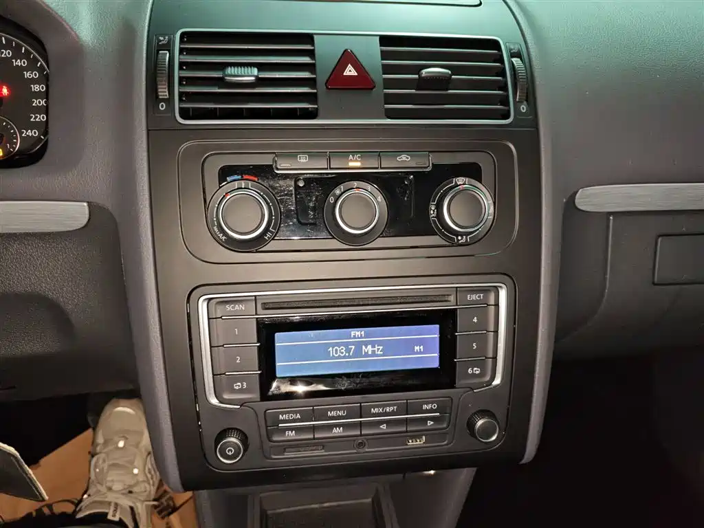 Volkswagen Touran 2015 1.4T DSG Comfort Edition 5-seater фото 9