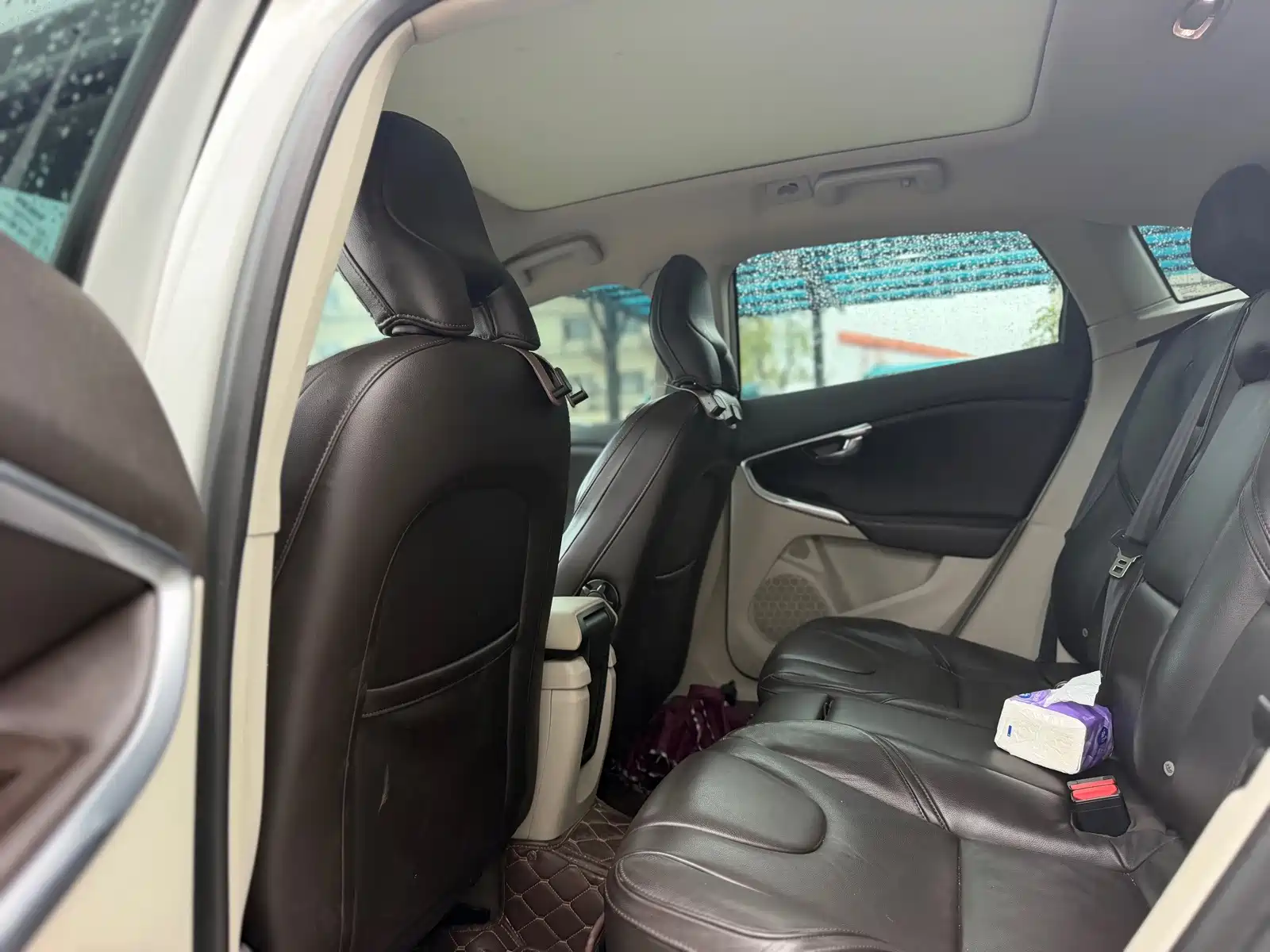 Photo 6 - Volvo V40
