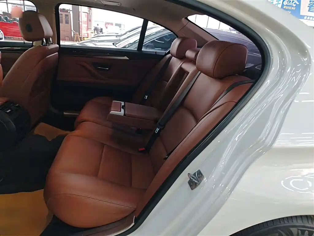 BMW 5 Series 2014 525Li Leading фото 16