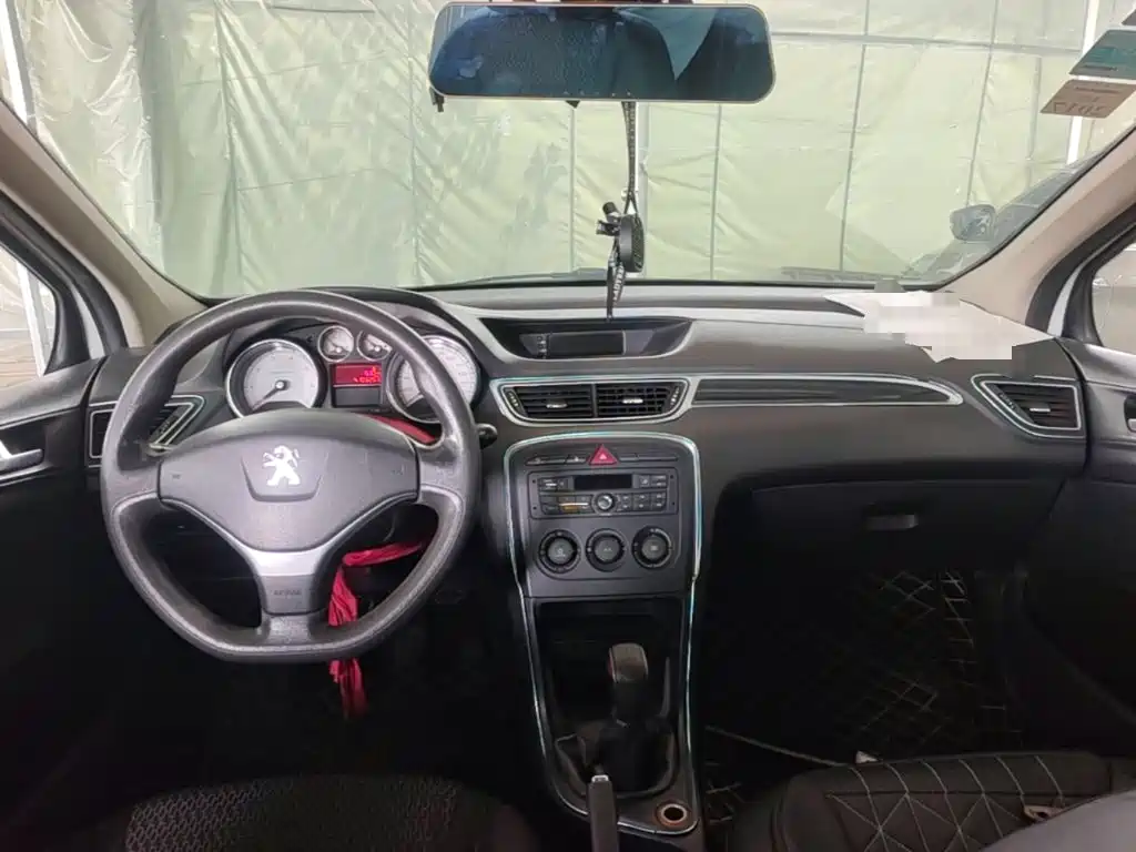 Peugeot 308 2015 2014 Model Joy Edition Classic 1.6L Manual Superior Style