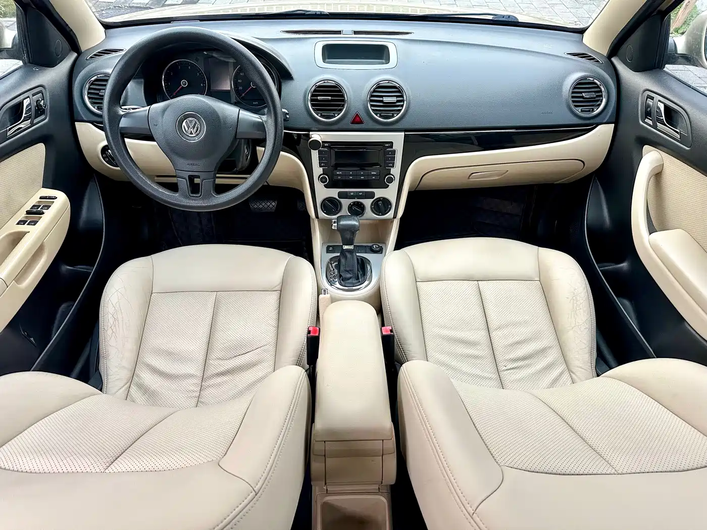 Volkswagen Lavida 2011 1.6L Automatic Pinxuan Edition фото 9