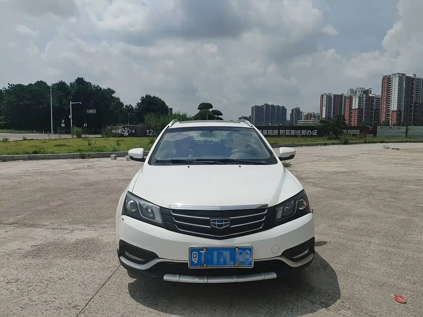 Фото 2 - Geely Emgrand