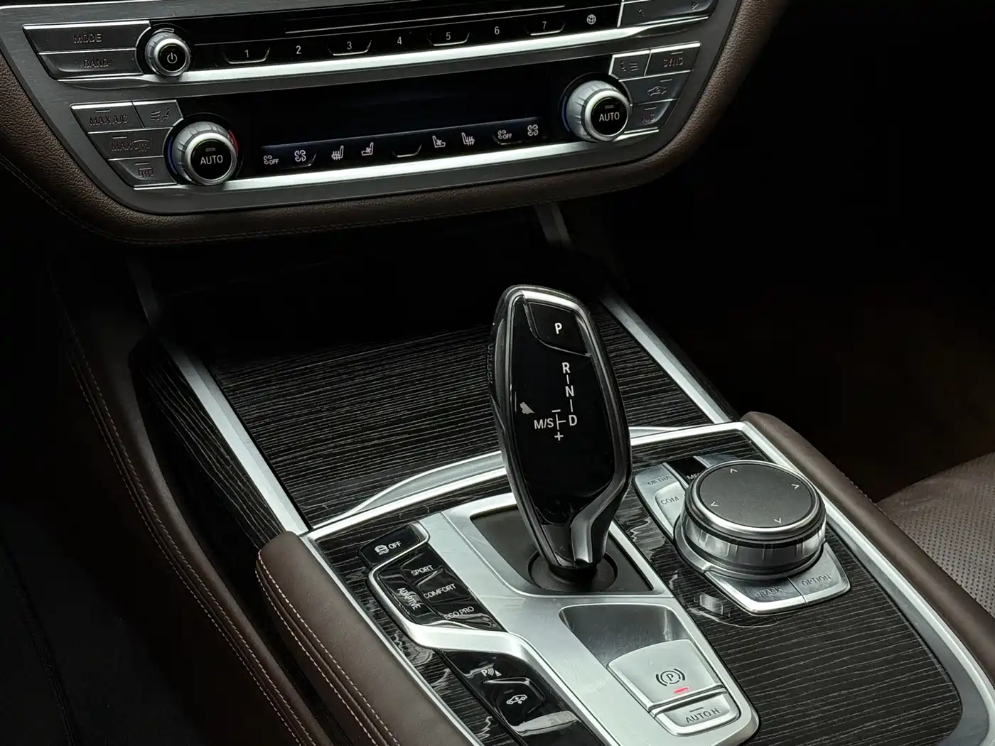 BMW 7 Series 2018 740Li Leading Type M Sport Package фото 10