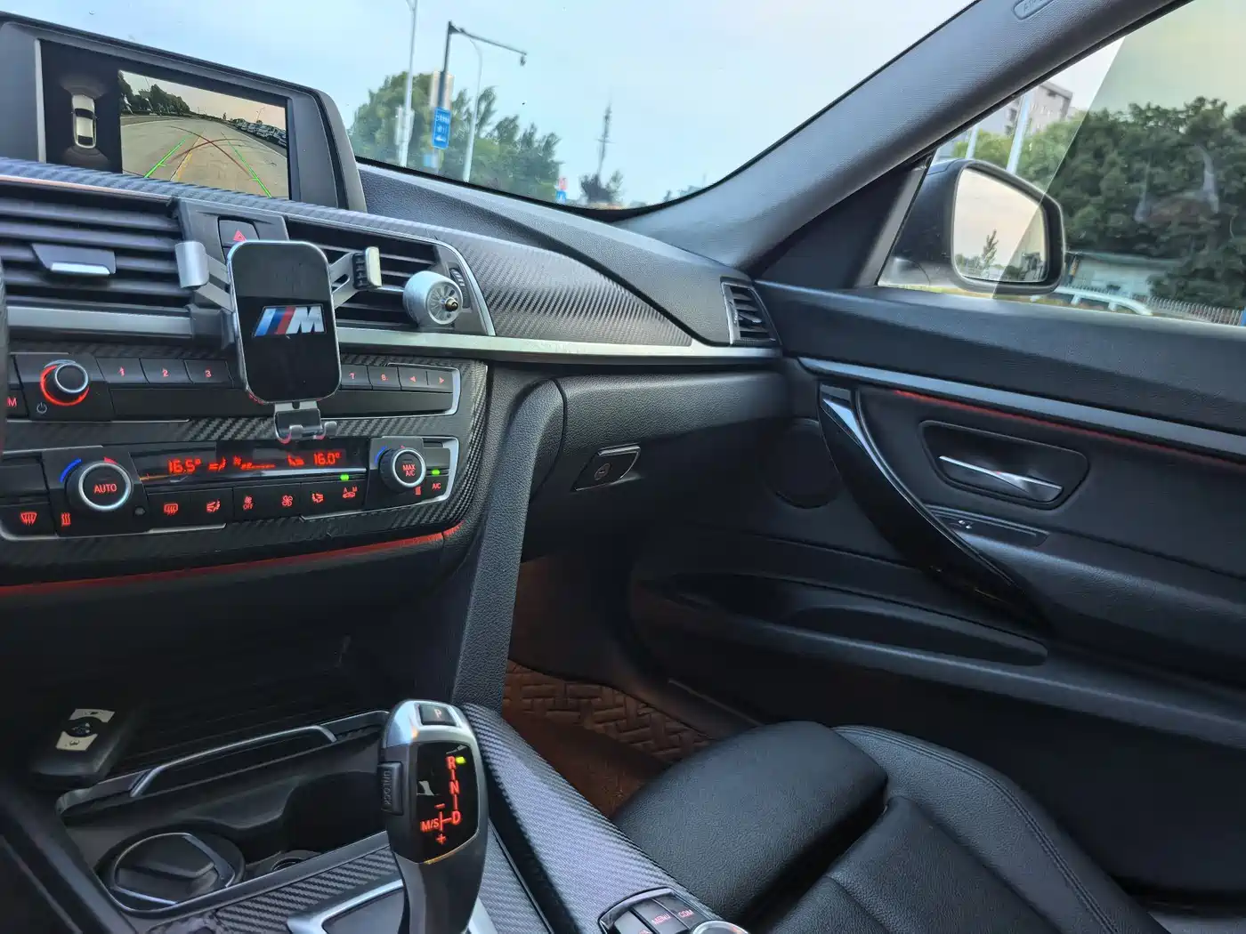 BMW 3 Series GT 2018 320i Fashion фото 10
