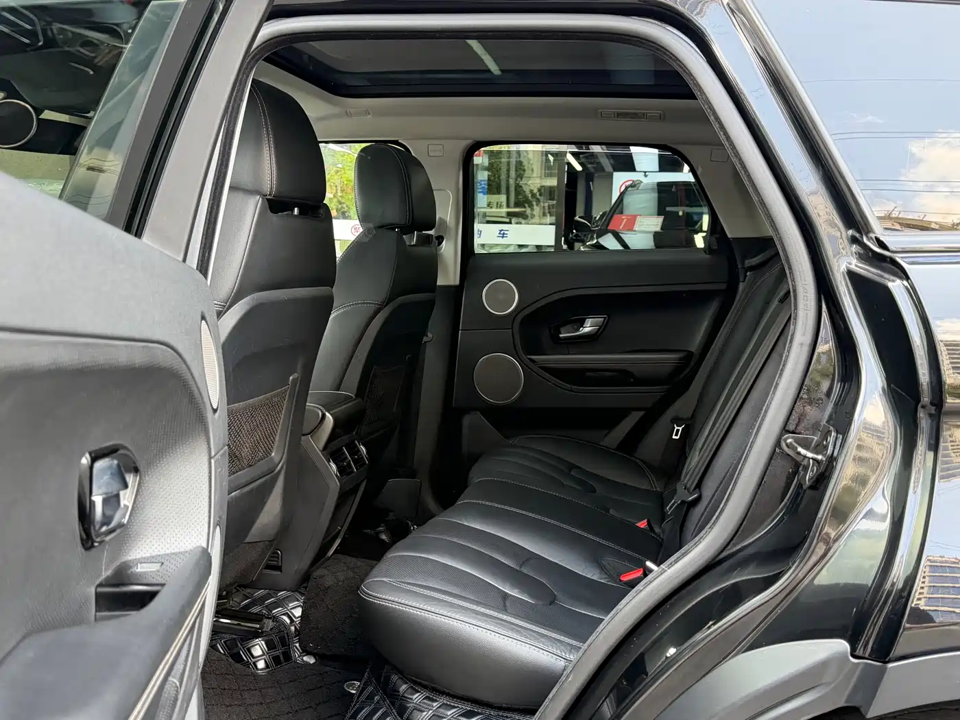 Land Rover Range Rover Evoque (Import) 2013 2.2T 5-door Diesel фото 6