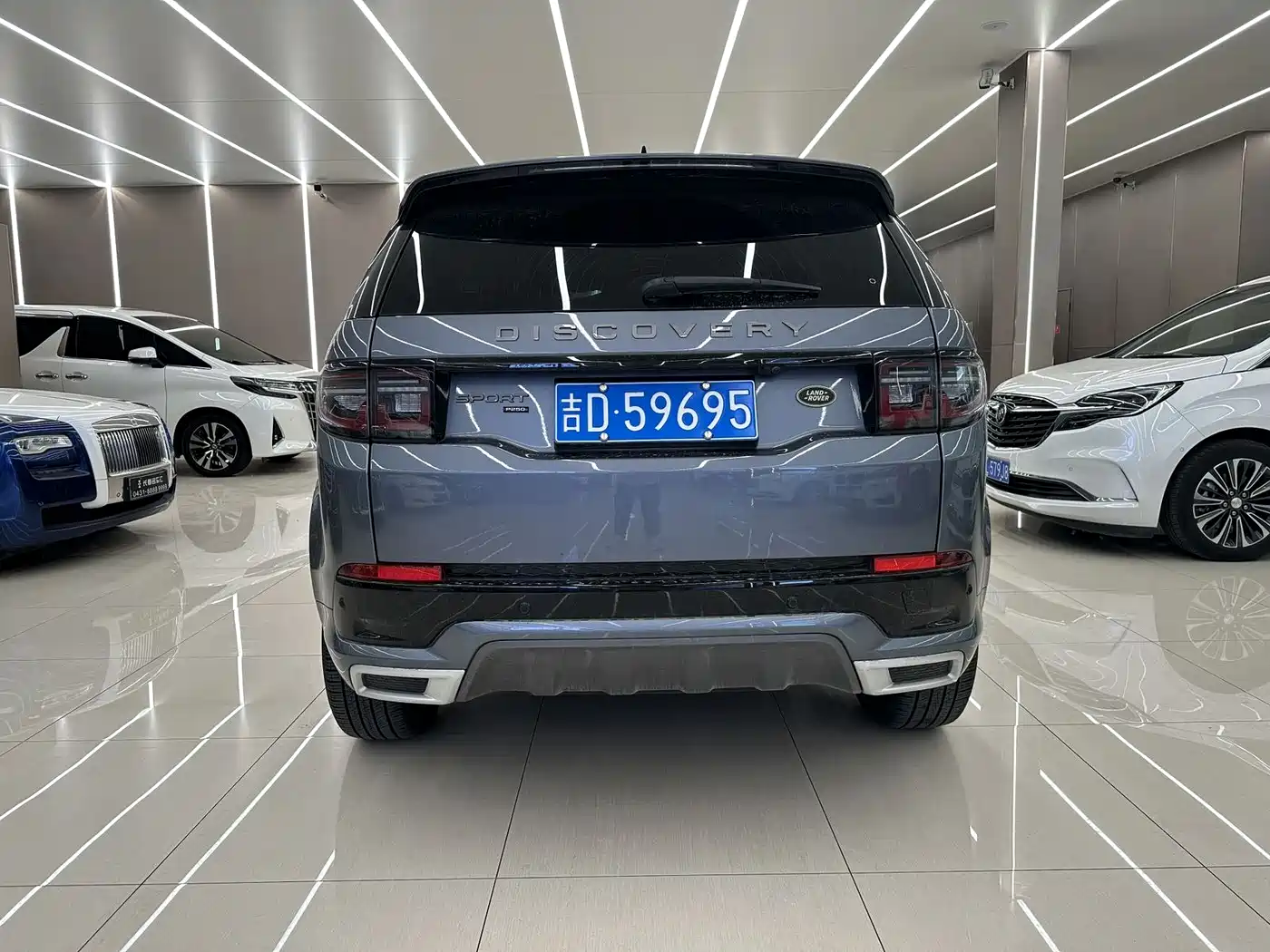 Land Rover Discovery Sport 2022 Model 249PS R-Dynamic S Performance Edition 5-Seater фото 8