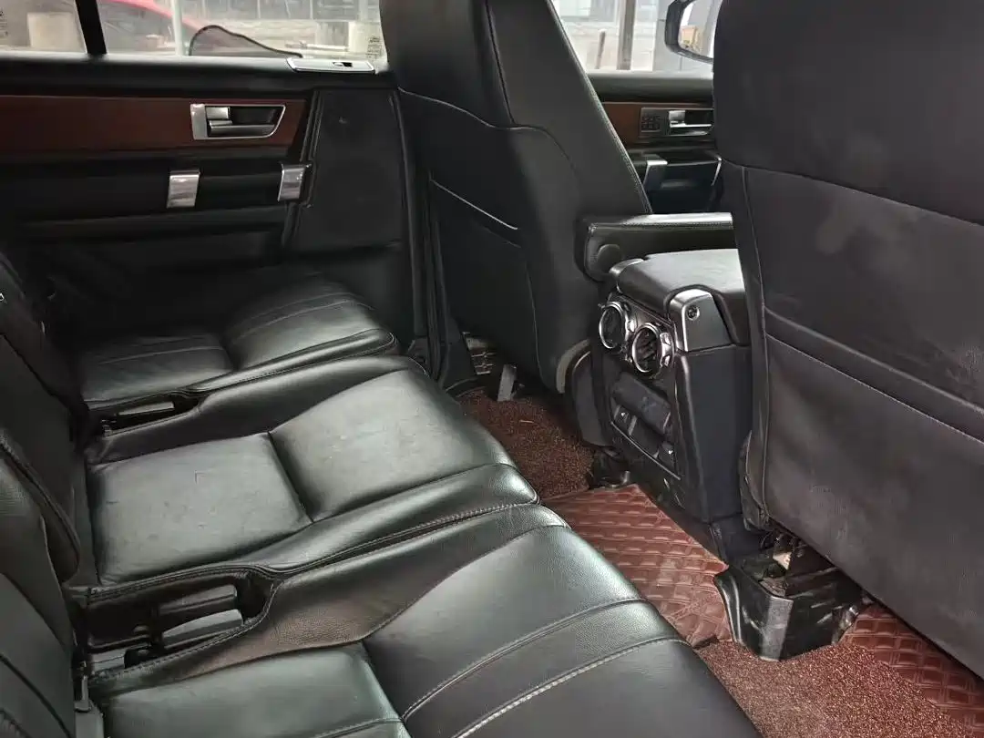 Land Rover Discovery 2015 3.0 SC V6 SE фото 8