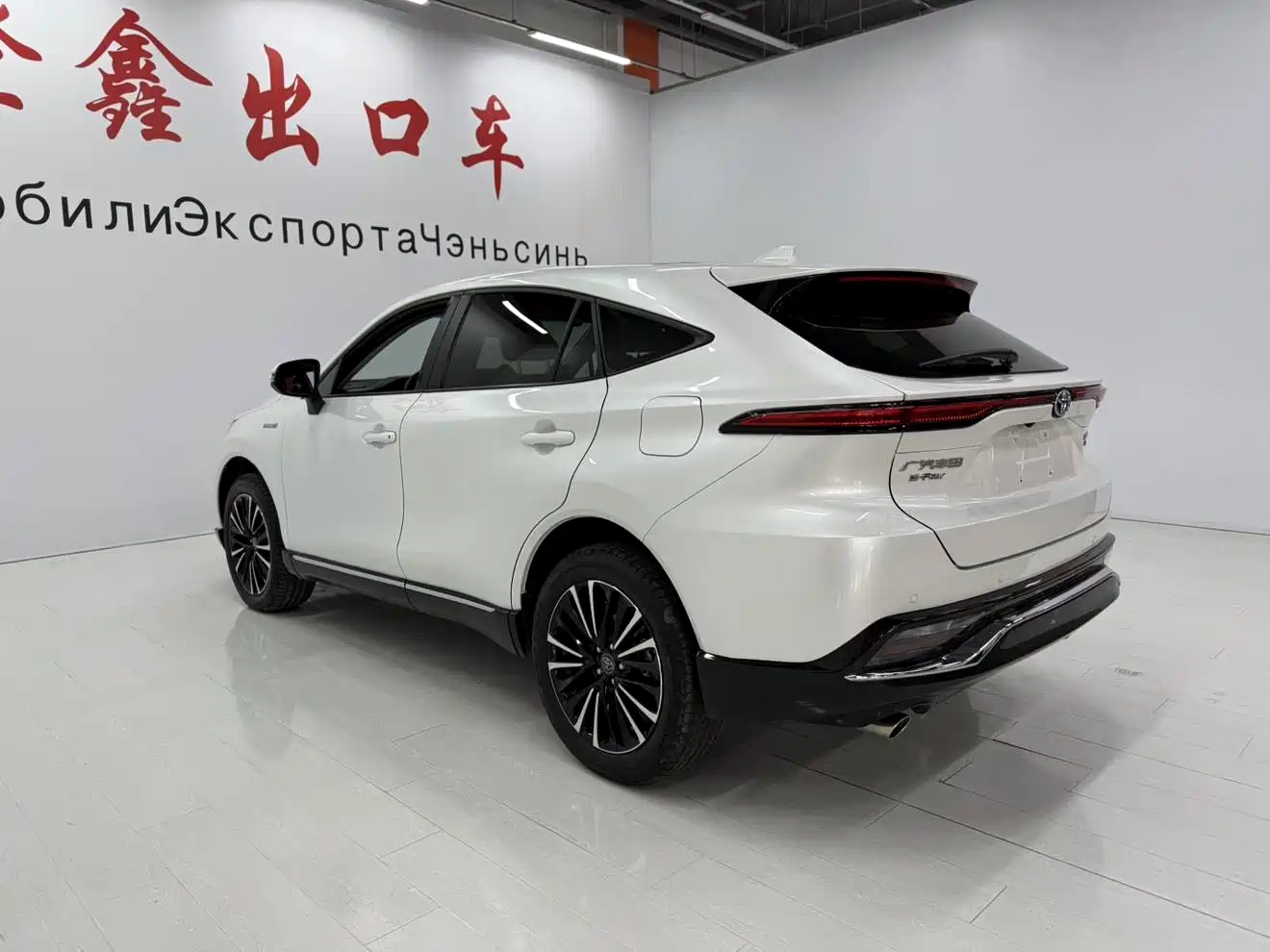 Toyota Venza 2022 Dual Engine 2.5L CVT 4WD Supreme фото 6
