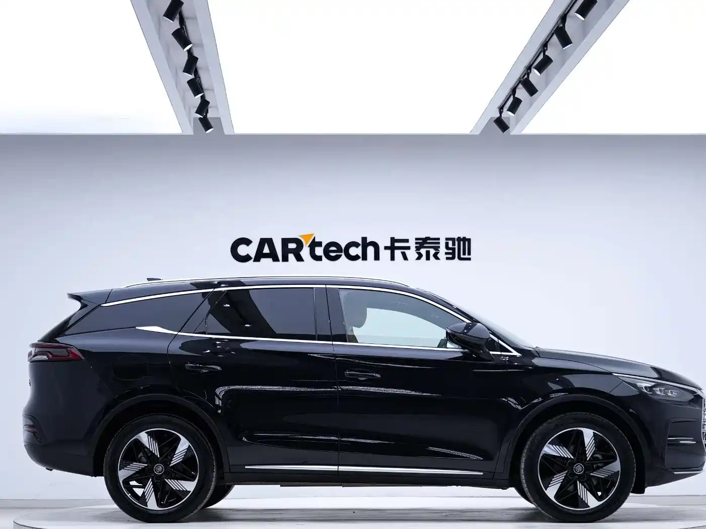BYD Tang New Energy 2023 Model DM-i Champion Edition 112KM Honor фото 6