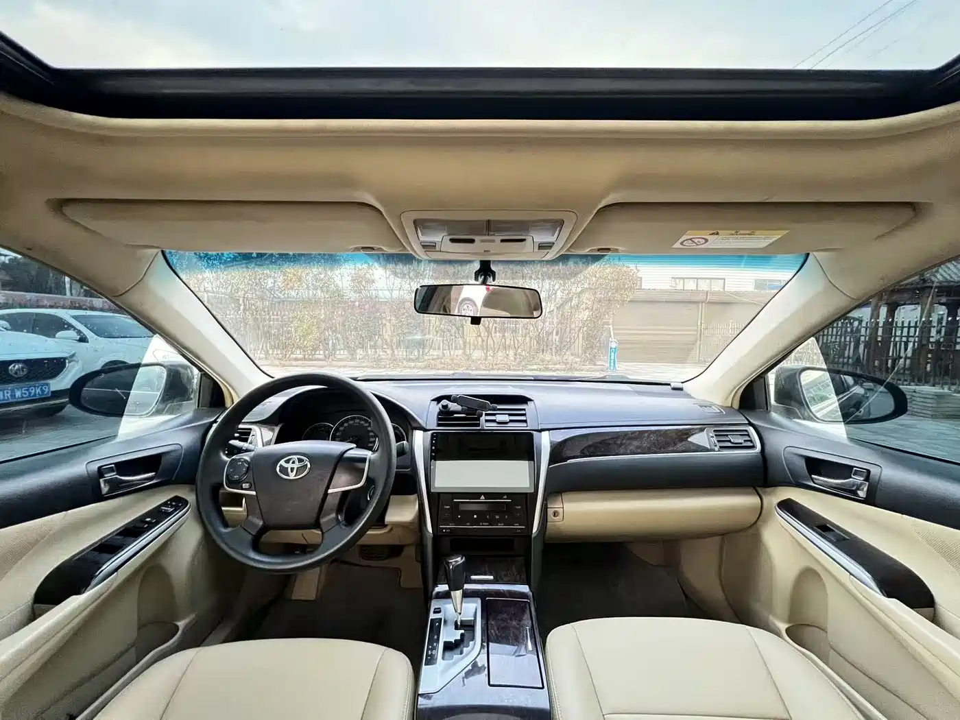 Toyota Camry 2016 2.0E 10th Anniversary Elite Edition фото 7