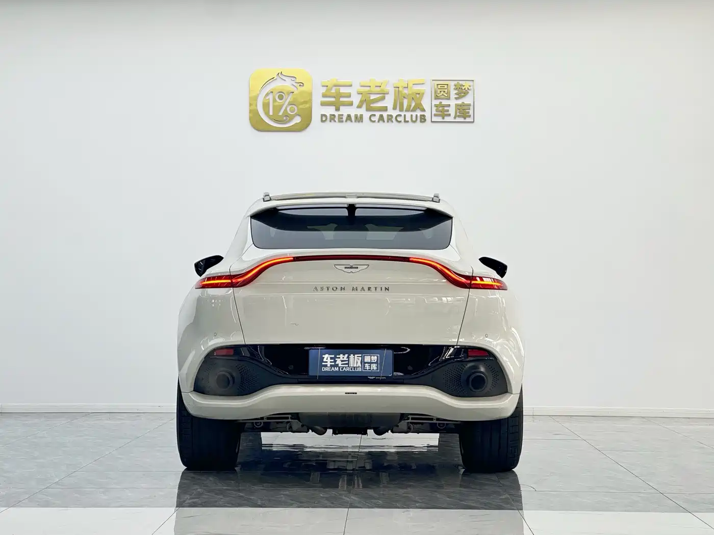 Aston Martin DBX 2022 2020 4.0T V8