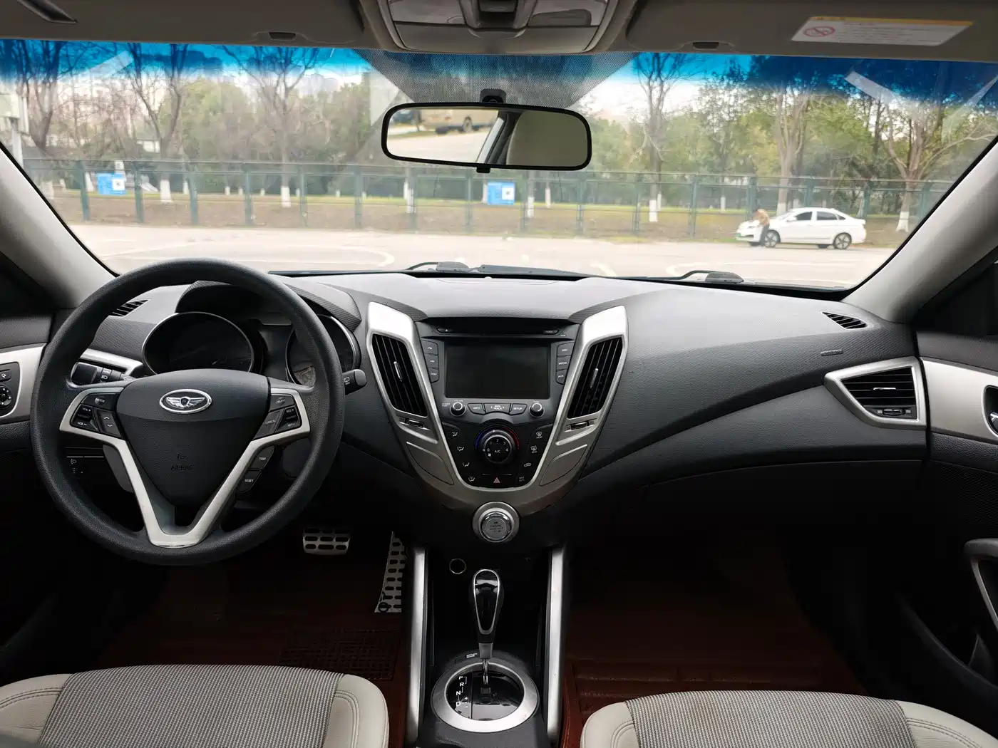Hyundai Veloster 2012 1.6L Automatic Luxury Edition фото 20