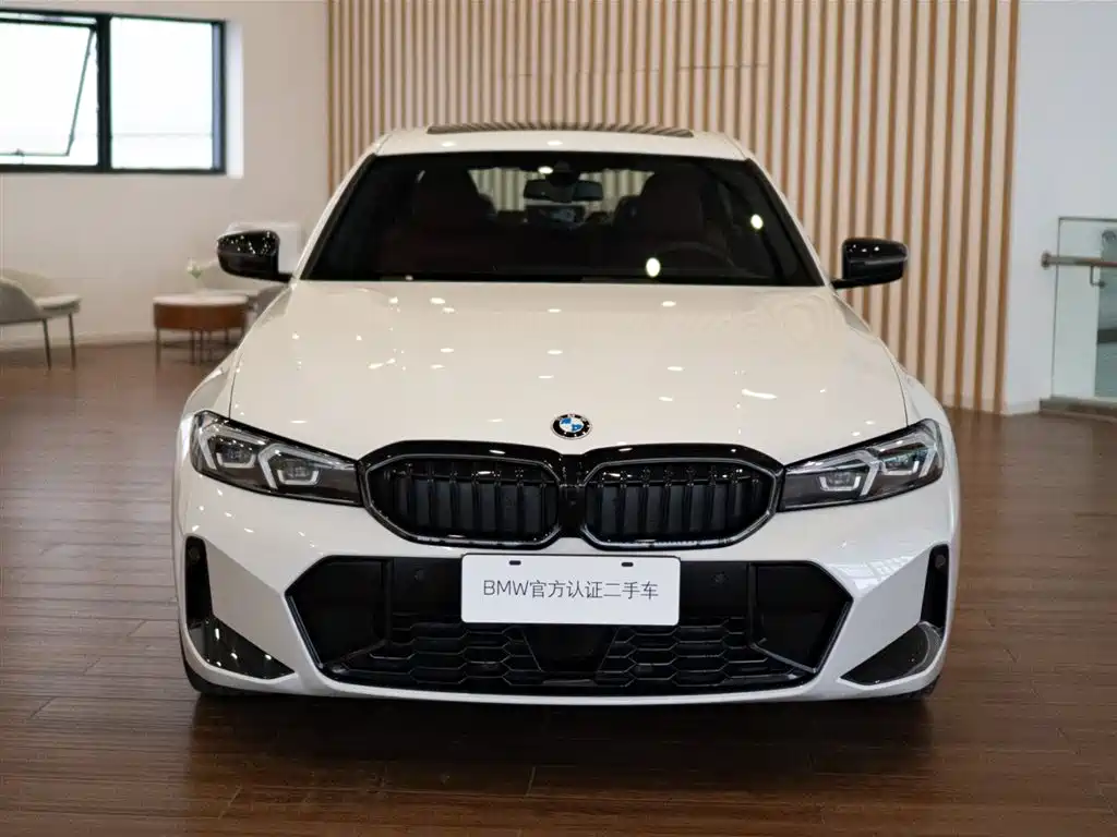 BMW 3 Series 2025 330i M Sport Night Edition фото 3