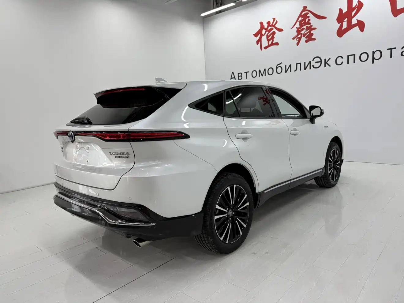 Toyota Venza 2022 Dual Engine 2.5L CVT 4WD Supreme фото 4