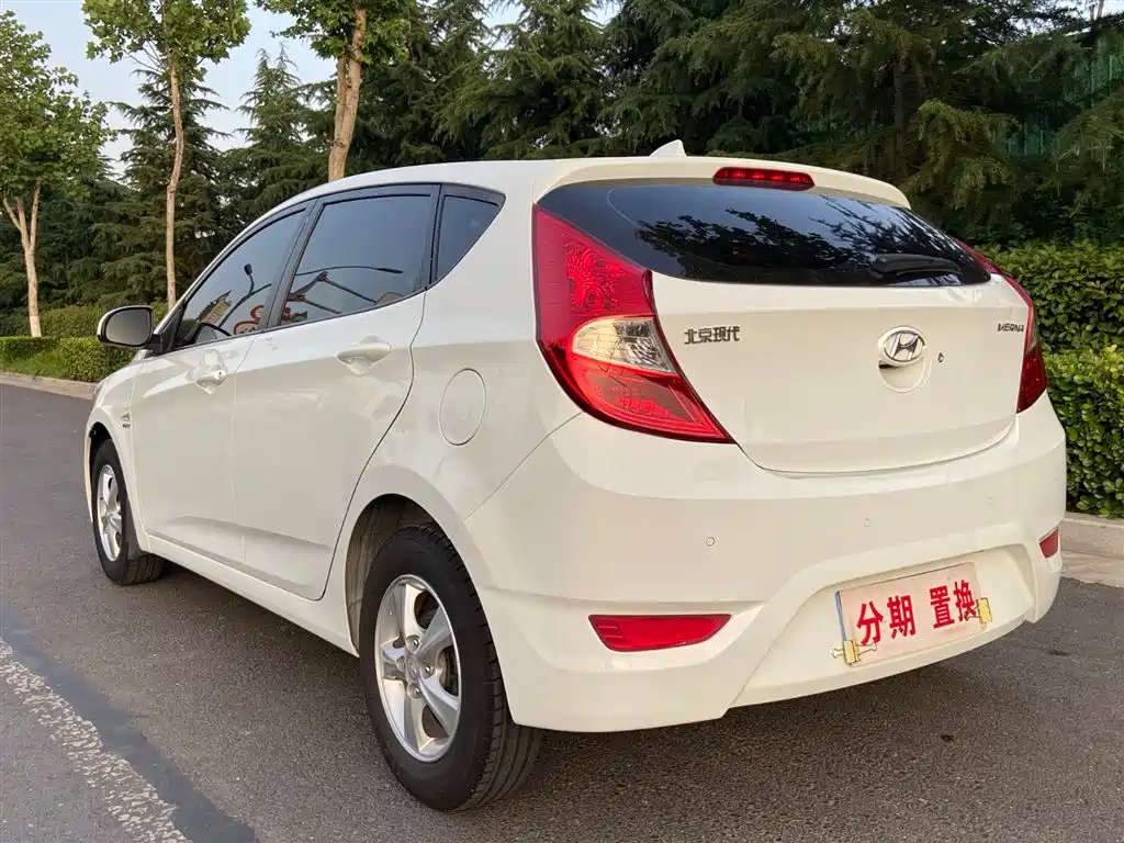 Hyundai Reina 2014 1.4L Manual GLX фото 14