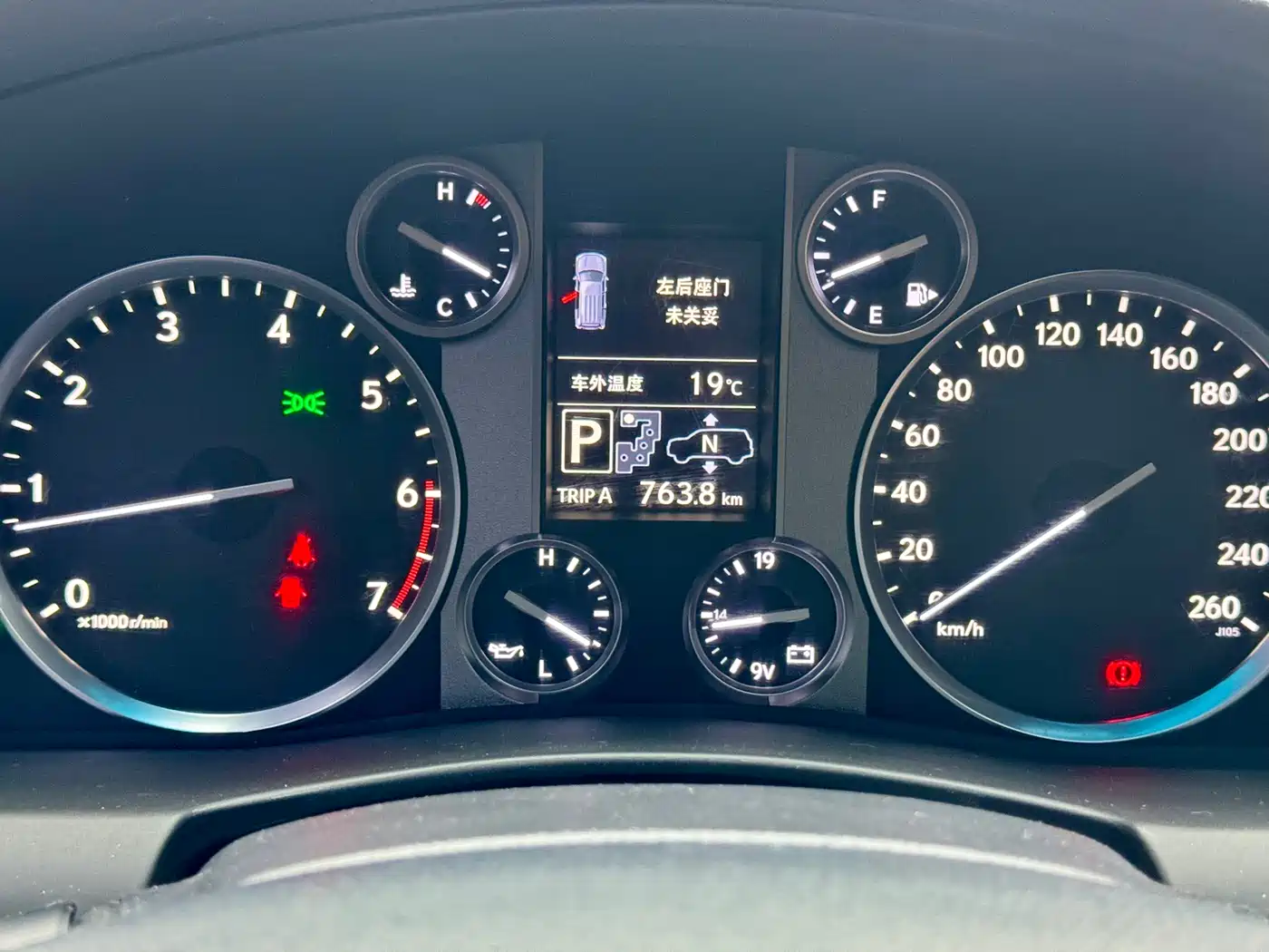 Lexus LX фото 7