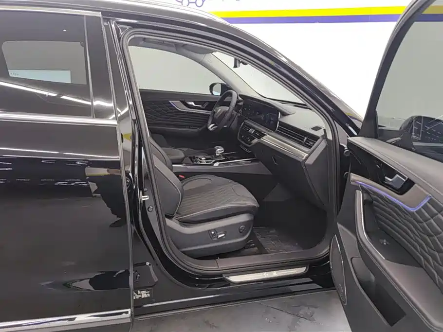 Hongqi HS5 2022 Facelift 2.0T Smart Flag Enjoyment Edition фото 8